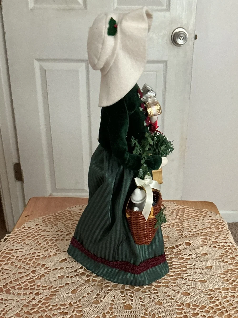 Byers Choice Victorian Shopper w/lots of Goodies